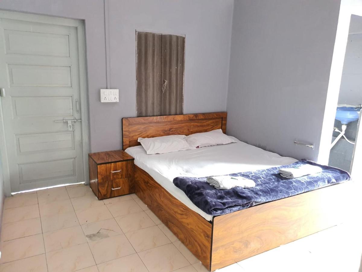 Hotel Family Stay Beside Railway Station Aurangabad  Eksteriør billede