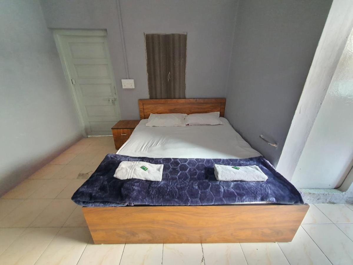 Hotel Family Stay Beside Railway Station Aurangabad  Eksteriør billede