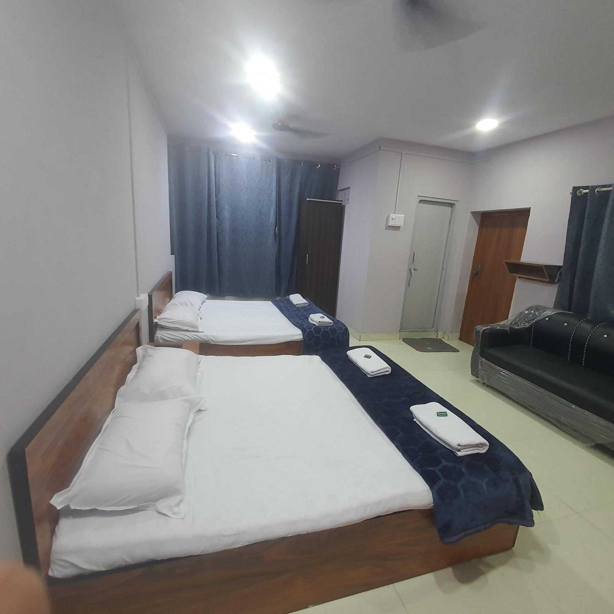 Hotel Family Stay Beside Railway Station Aurangabad  Eksteriør billede