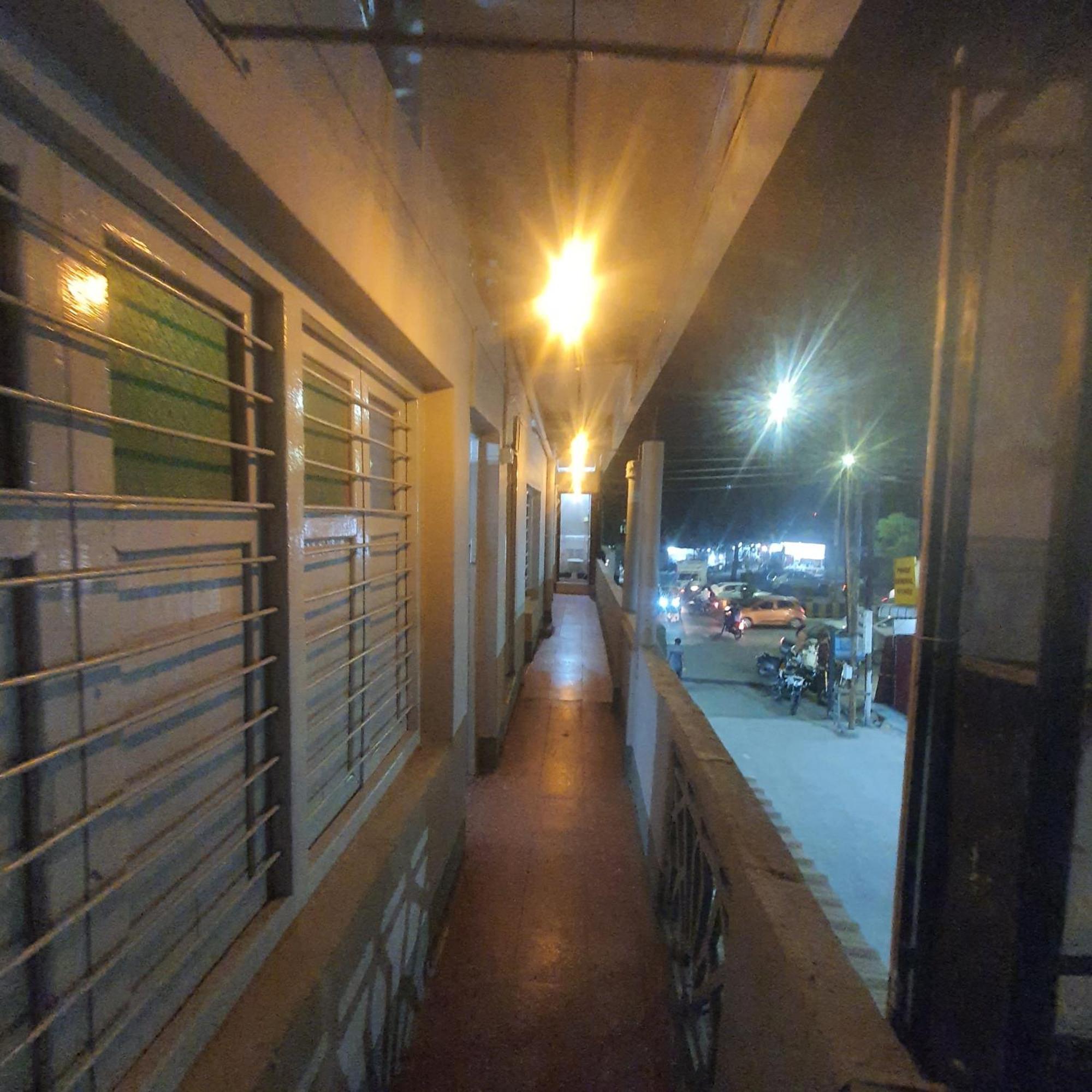 Hotel Family Stay Beside Railway Station Aurangabad  Eksteriør billede