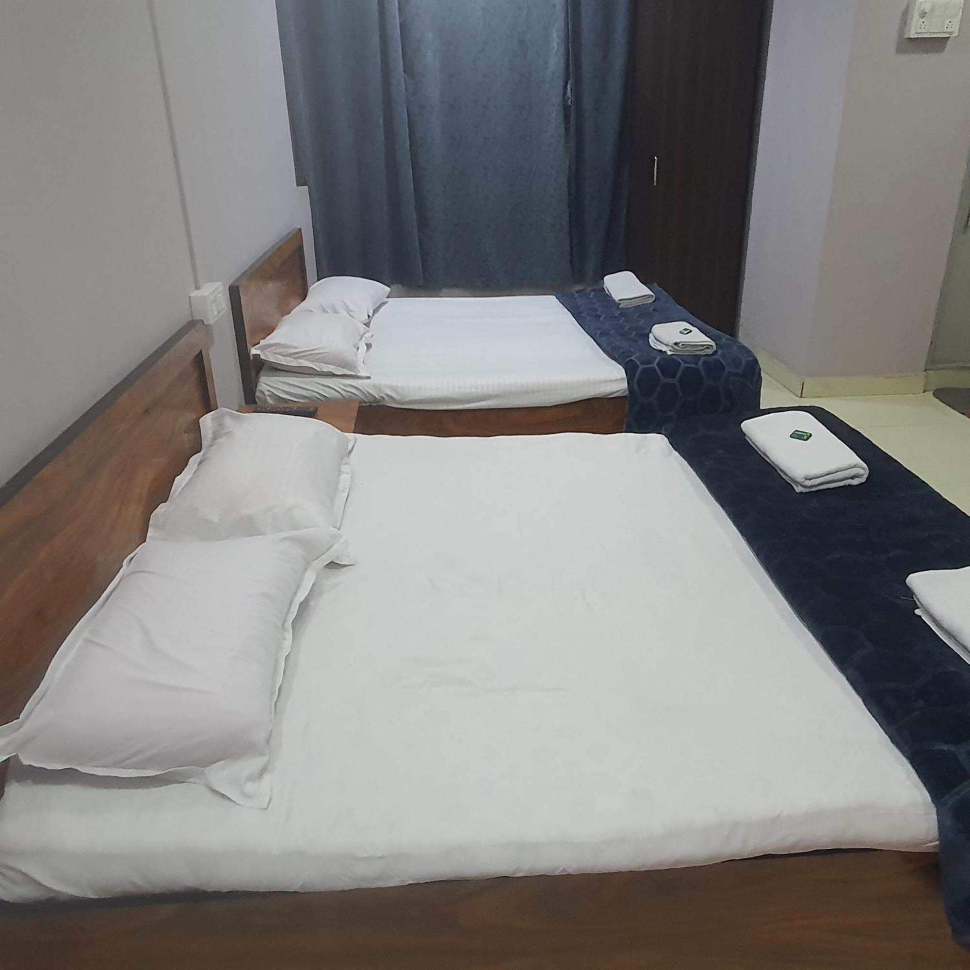Hotel Family Stay Beside Railway Station Aurangabad  Eksteriør billede