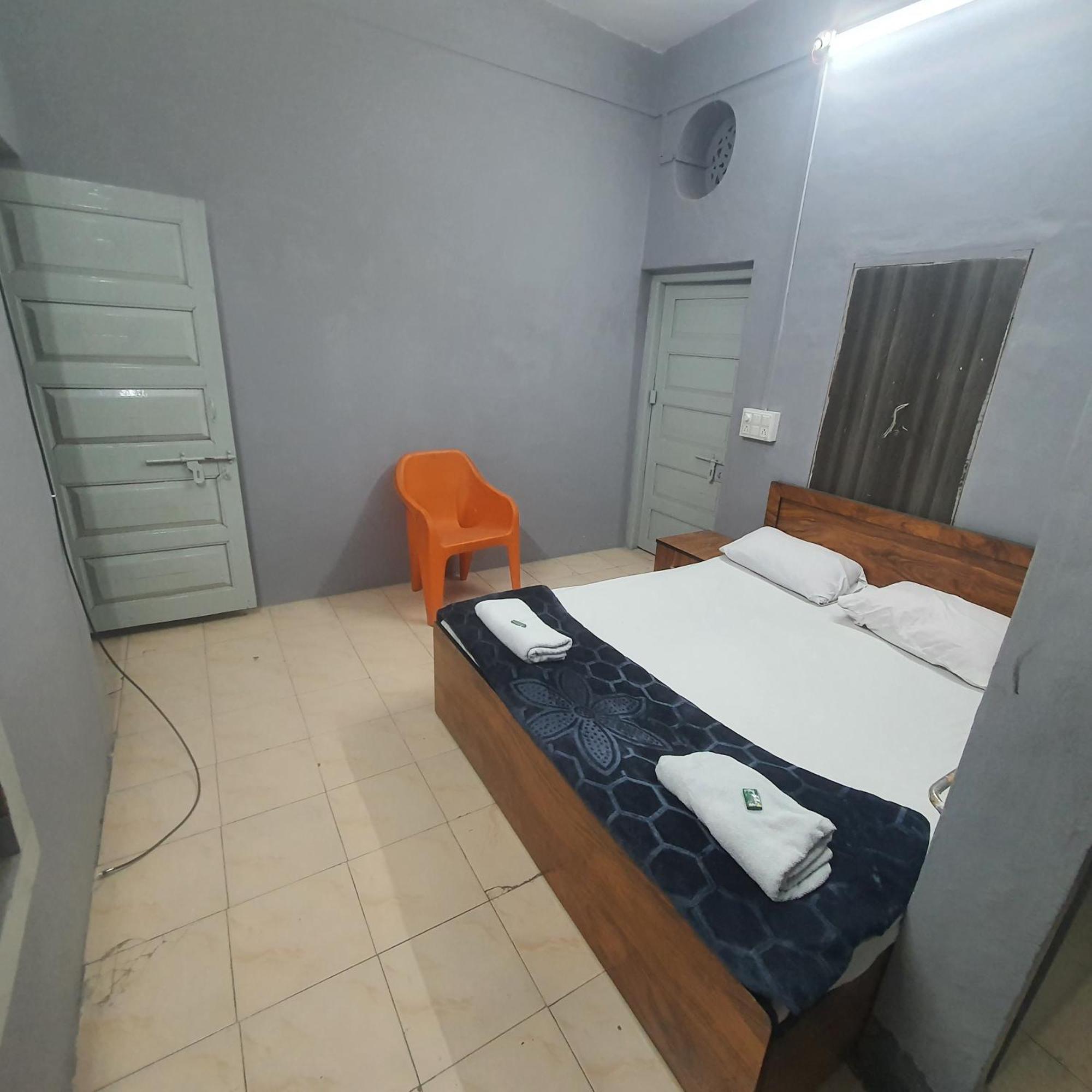 Hotel Family Stay Beside Railway Station Aurangabad  Eksteriør billede