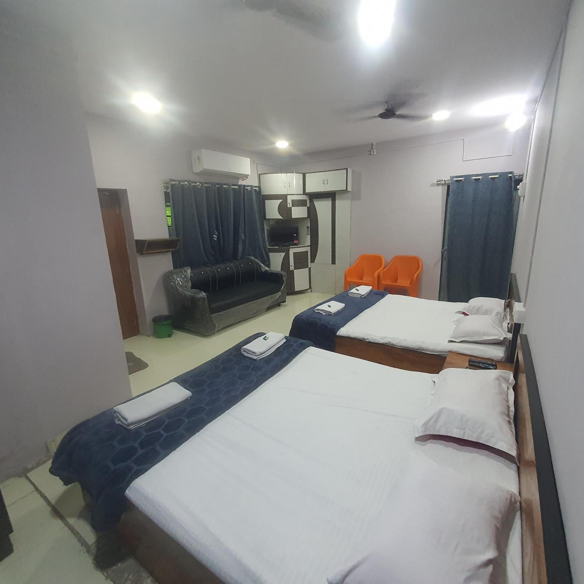 Hotel Family Stay Beside Railway Station Aurangabad  Eksteriør billede