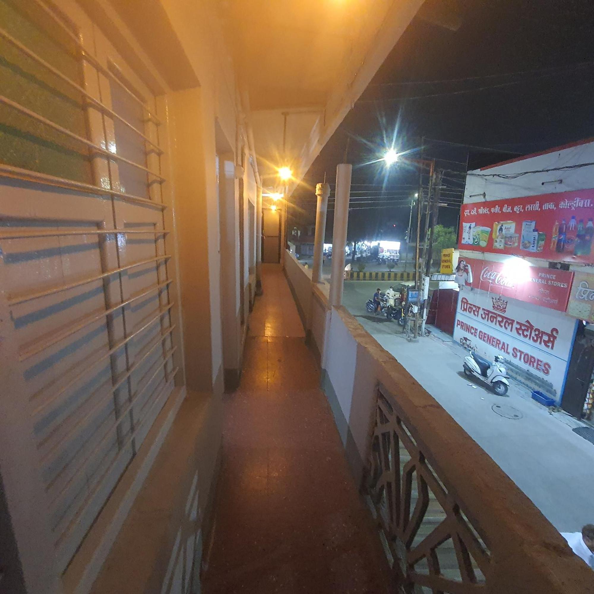 Hotel Family Stay Beside Railway Station Aurangabad  Eksteriør billede